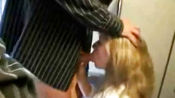 امرأة فيلم سكس اجنبى مترجم سمراء صغيرة قائظ يعطي بعض الرأس قبل doggyfuck مشبع بالبخار